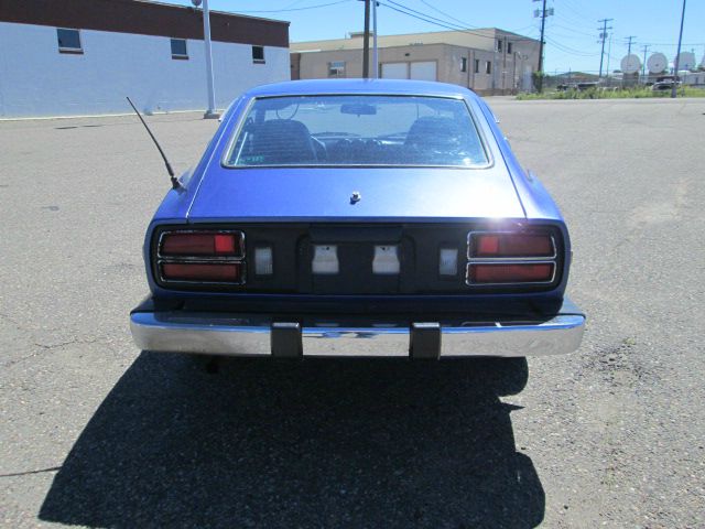 Datsun 320 1975 photo 3