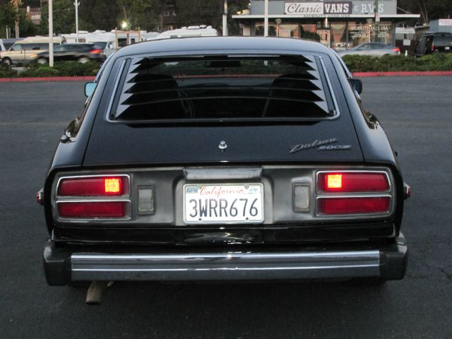 Datsun 320 1978 photo 2