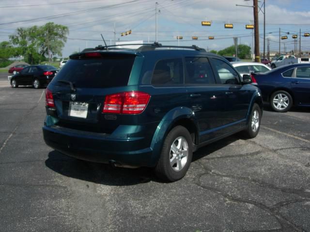 Dodge 200 2009 photo 2