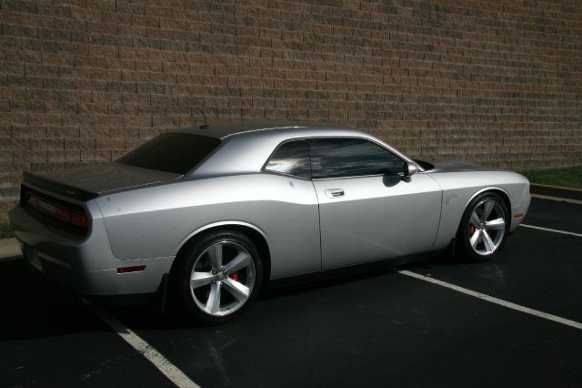 Dodge 200 2010 photo 2