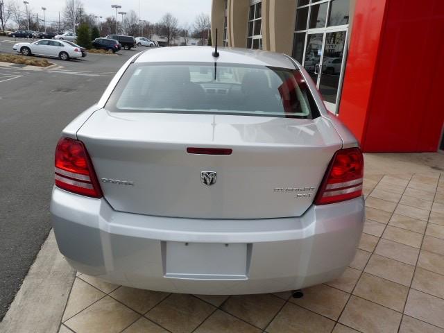 Dodge Avenger 2010 photo 4