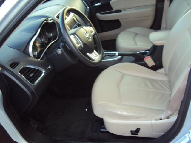 Dodge Avenger 2011 photo 2