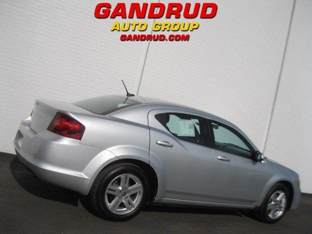 Dodge Avenger 2011 photo 2