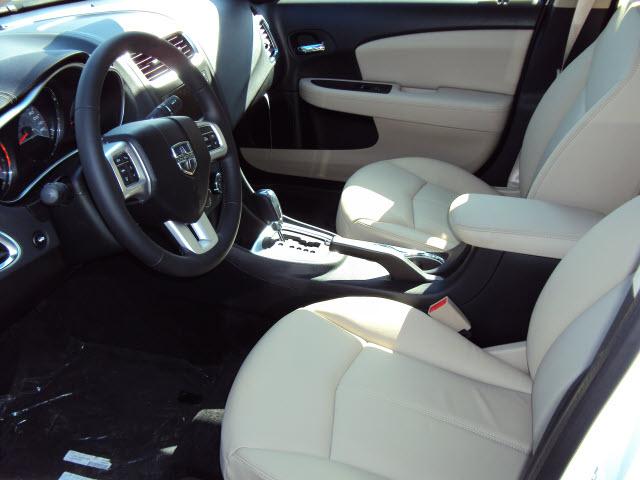 Dodge Avenger 2011 photo 3