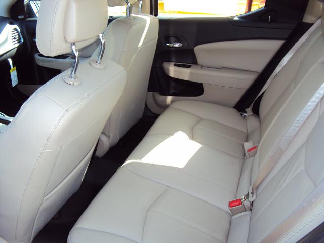 Dodge Avenger 2011 photo 4