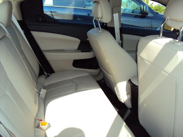 Dodge Avenger 2011 photo 5