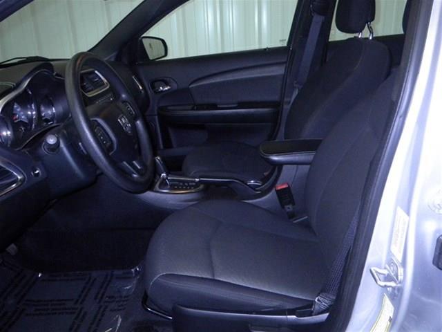 Dodge Avenger 2011 photo 3