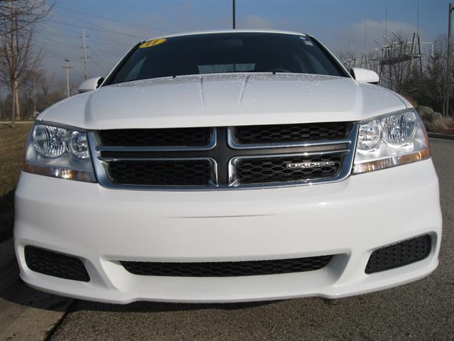 Dodge Avenger 2011 photo 3
