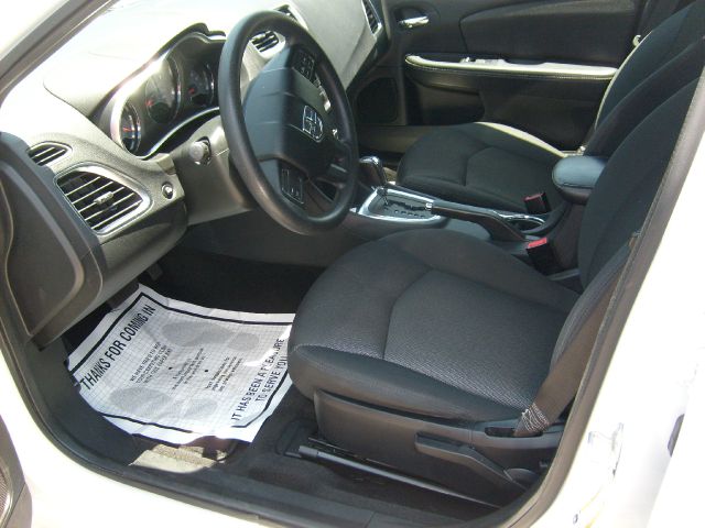 Dodge Avenger 2012 photo 2