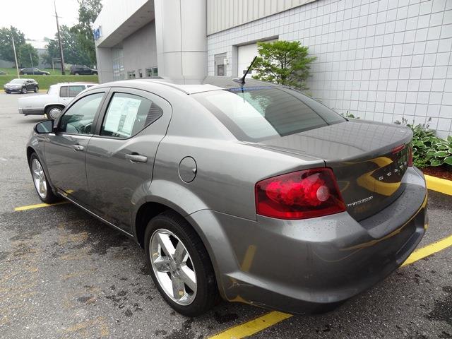 Dodge Avenger SE Sedan