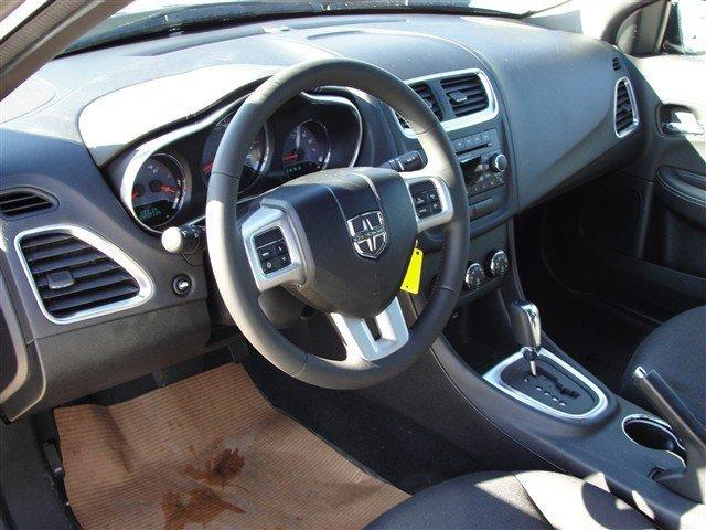 Dodge Avenger 2012 photo 4