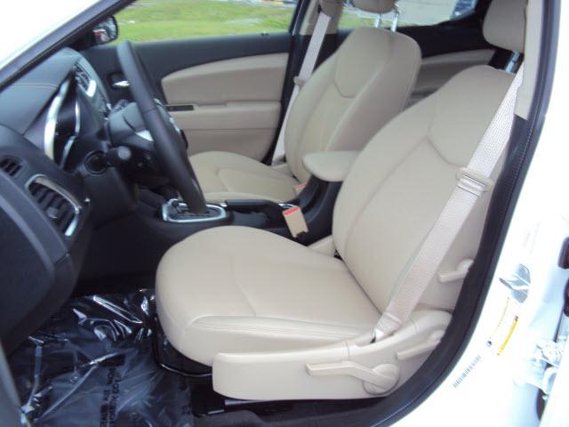 Dodge Avenger 2012 photo 4