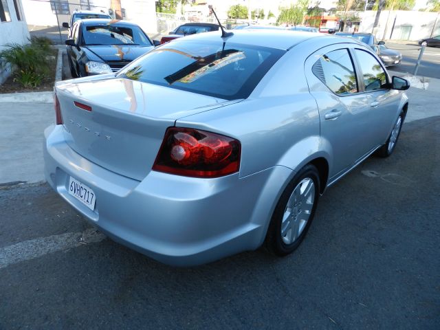 Dodge Avenger SE Sedan