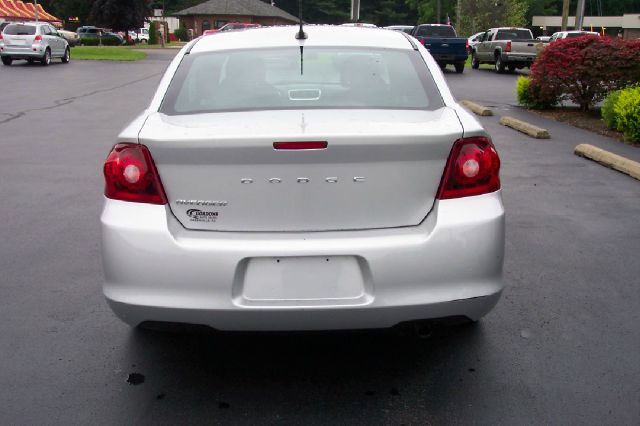 Dodge Avenger SE Sedan