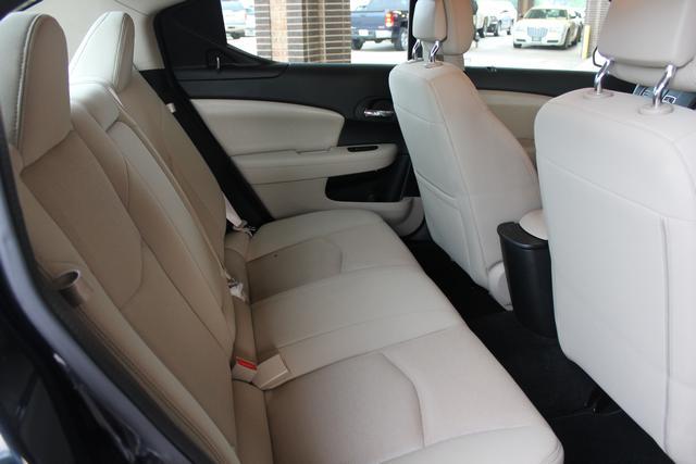 Dodge Avenger 2012 photo 15