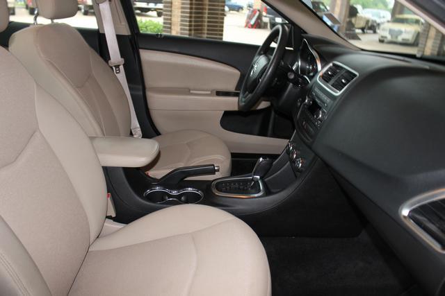 Dodge Avenger 2012 photo 8