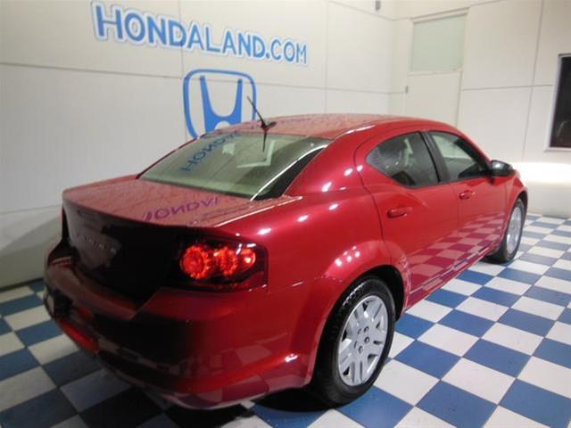 Dodge Avenger SE Sedan