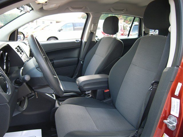 Dodge Caliber 2010 photo 3