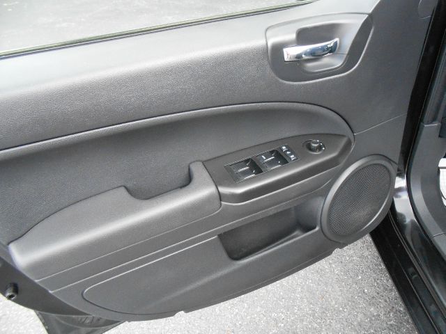 Dodge Caliber 2010 photo 8