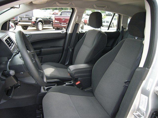 Dodge Caliber 2010 photo 4