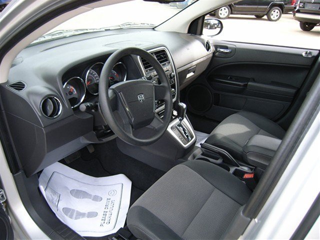 Dodge Caliber 2010 photo 3