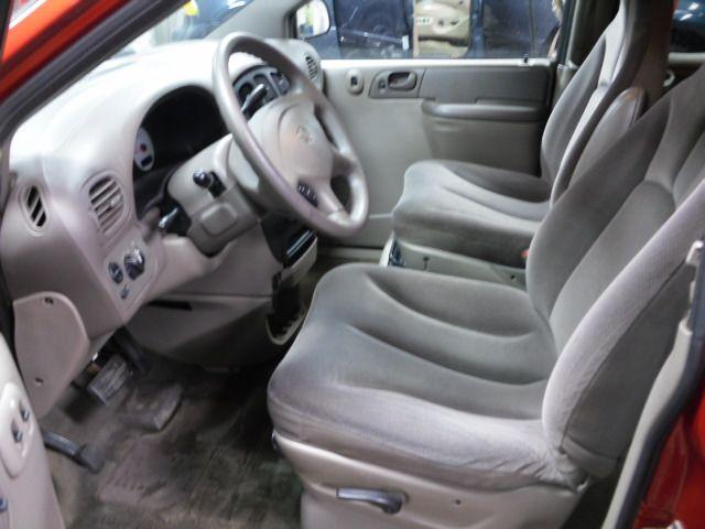 Dodge Caravan 2002 photo 2