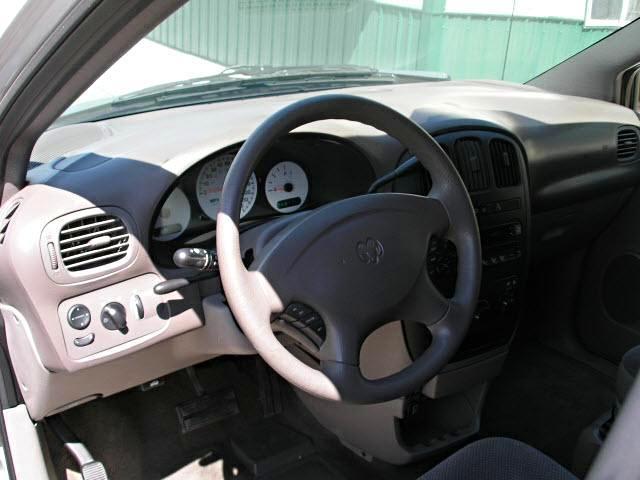 Dodge Caravan 2002 photo 2