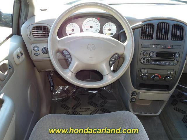 Dodge Caravan 2002 photo 3