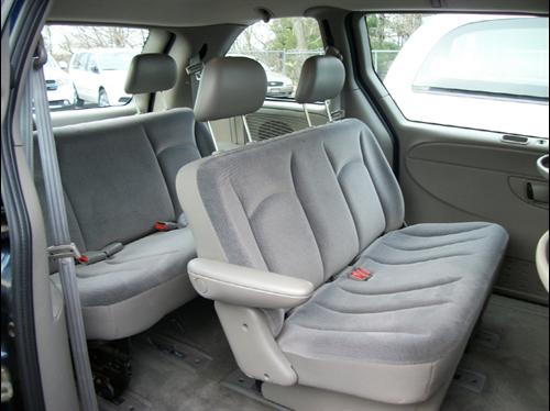 Dodge Caravan 2002 photo 2