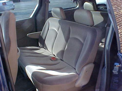 Dodge Caravan 2003 photo 2