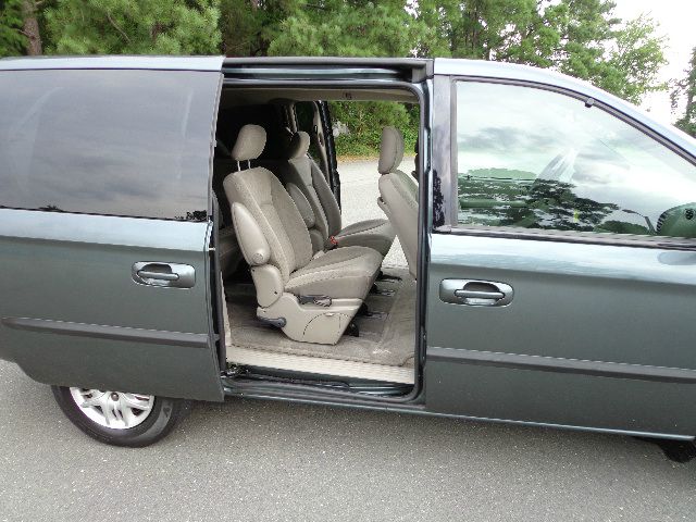 Dodge Caravan 2003 photo 1