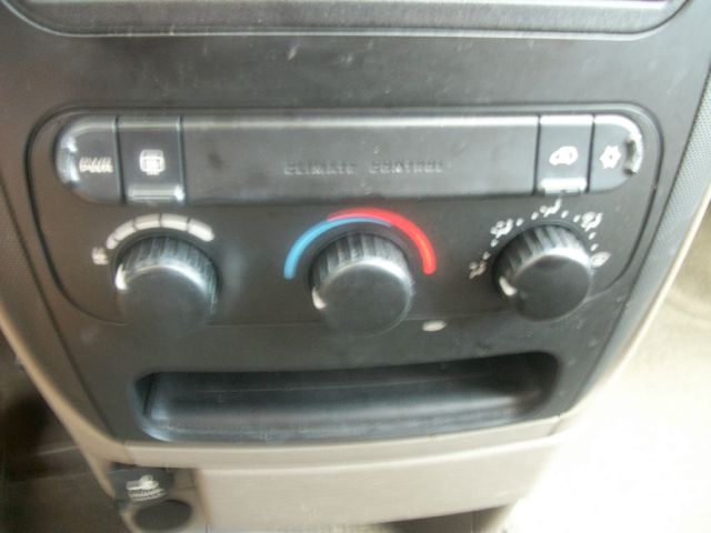 Dodge Caravan 2003 photo 2