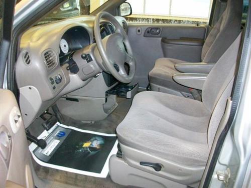 Dodge Caravan 2003 photo 2