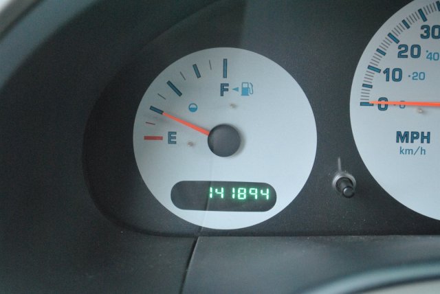 Dodge Caravan 2003 photo 2