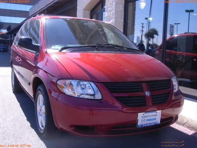 Dodge Caravan 2005 photo 1