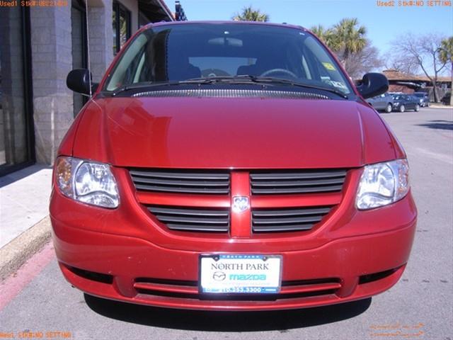 Dodge Caravan 2005 photo 2