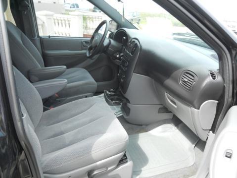 Dodge Caravan 2005 photo 2