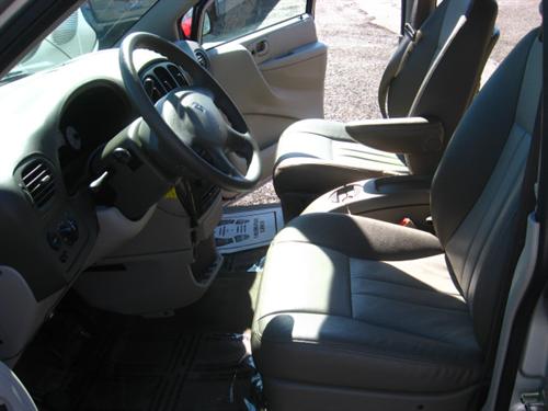 Dodge Caravan 2005 photo 2