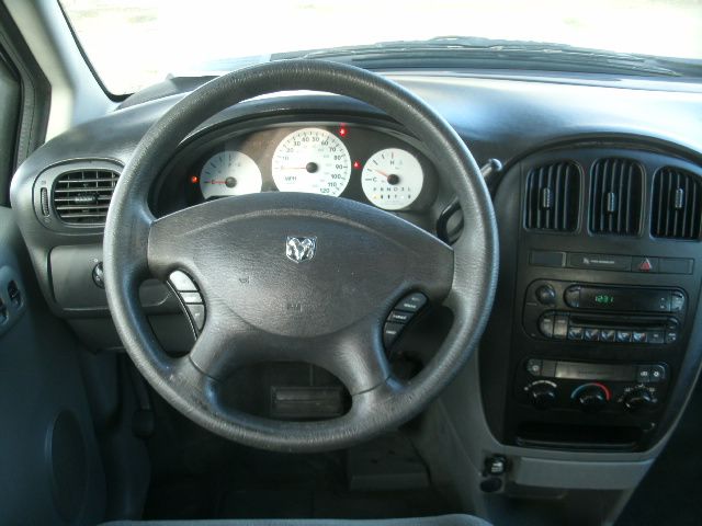 Dodge Caravan 2005 photo 4