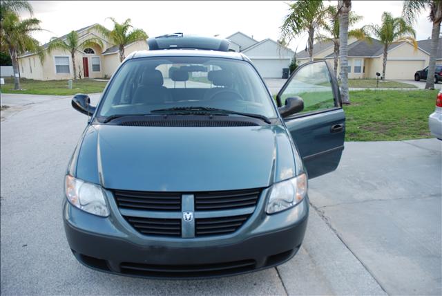 Dodge Caravan 2005 photo 2