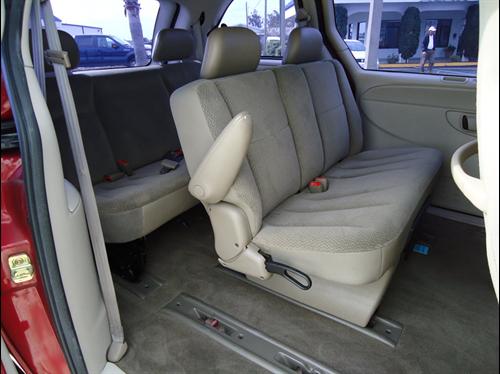 Dodge Caravan 2005 photo 2