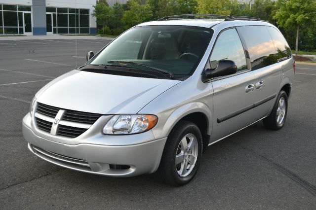 Dodge Caravan 2005 photo 2