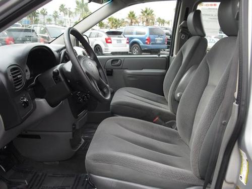 Dodge Caravan 2005 photo 2
