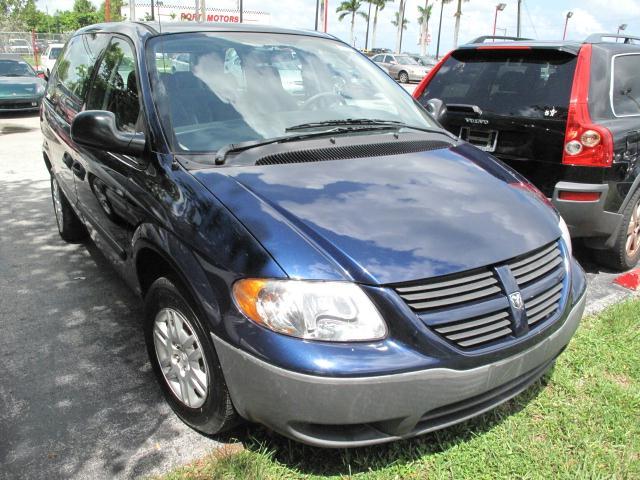 Dodge Caravan 2005 photo 2