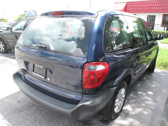 Dodge Caravan 2005 photo 3