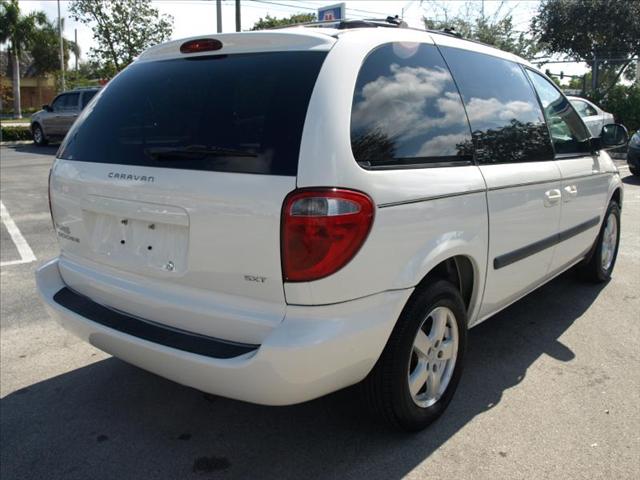 Dodge Caravan 2005 photo 2