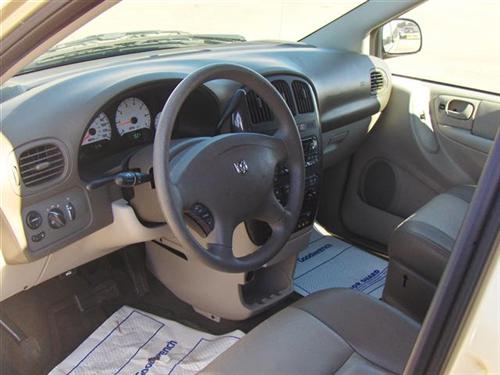 Dodge Caravan 2005 photo 2