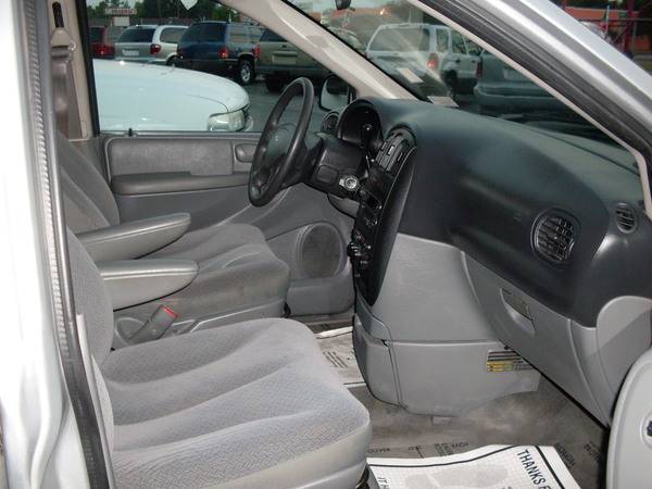 Dodge Caravan 2005 photo 1