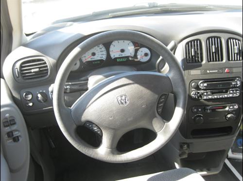 Dodge Caravan 2006 photo 2