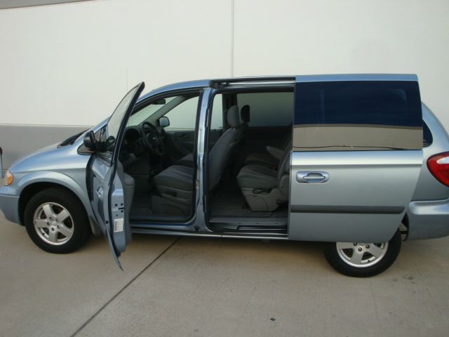 Dodge Caravan 2006 photo 18